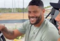 Humorista faz tour em mansão do Hulk em João Pessoa; veja