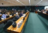 CCJ aprova reserva de ao menos uma vaga de titular para mulheres na direção da Câmara