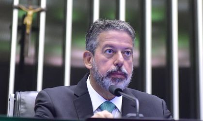 Em clima tenso, Lira convoca reunião de líderes para segunda-feira (29)