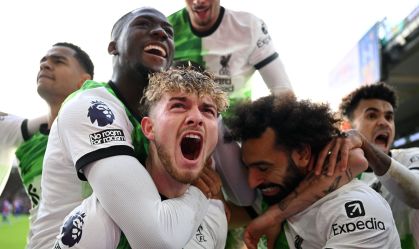 Premier League: Liverpool vence Crystal Palace de virada e assume a liderança