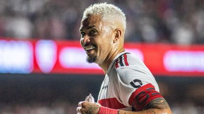 Luciano, do São Paulo, comemora o gol contra o Flamengo