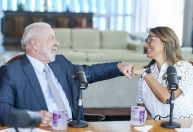 "Taxa da blusinha": Lula diz que Janja e "a filha de todo mundo" compram "bugigangas" internacionais