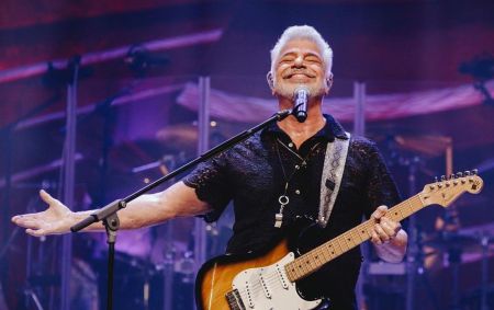 Lulu Santos em foto de divulgação para show em São Paulo em 2022