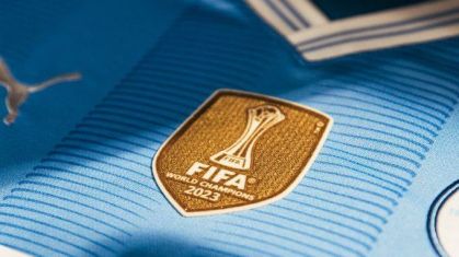 Camisa do Manchester City com o patch de campeão mundial