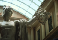 Diferente do livro e filme, série 