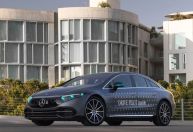 Mercedes adiciona uma nova cor de luz: azul para direção autônoma nos carros
