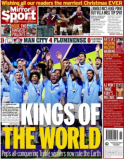 &quot;Os Reis do Mundo&quot;, escreveu o Mirror em sua capa neste sábado (23). O esquadrão de Pep guardiola, que conquistou a Tríplice Coroa, éo destaque no caderno esportivo