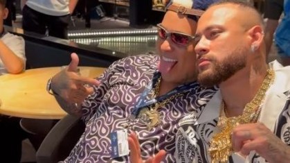Neymar posa com joia de 3kg de ouro no Cruzeiro Ney em alto Mar