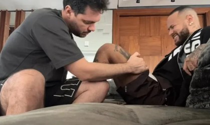 Neymar faz tratamento para lesão no joelho esquerdo