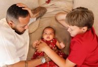 Neymar publica fotos celebrando Natal com filhos, Bruna Biancardi e amigos