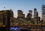 Navio de treinamento da Marinha Mexicana atinge ponte do Brooklyn