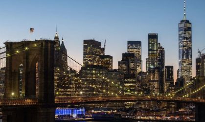 Navio de treinamento da Marinha Mexicana atinge ponte do Brooklyn