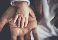 9 em cada 10 brasileiros acreditam que homens e mulheres são igualmente responsáveis pela criação dos filhos