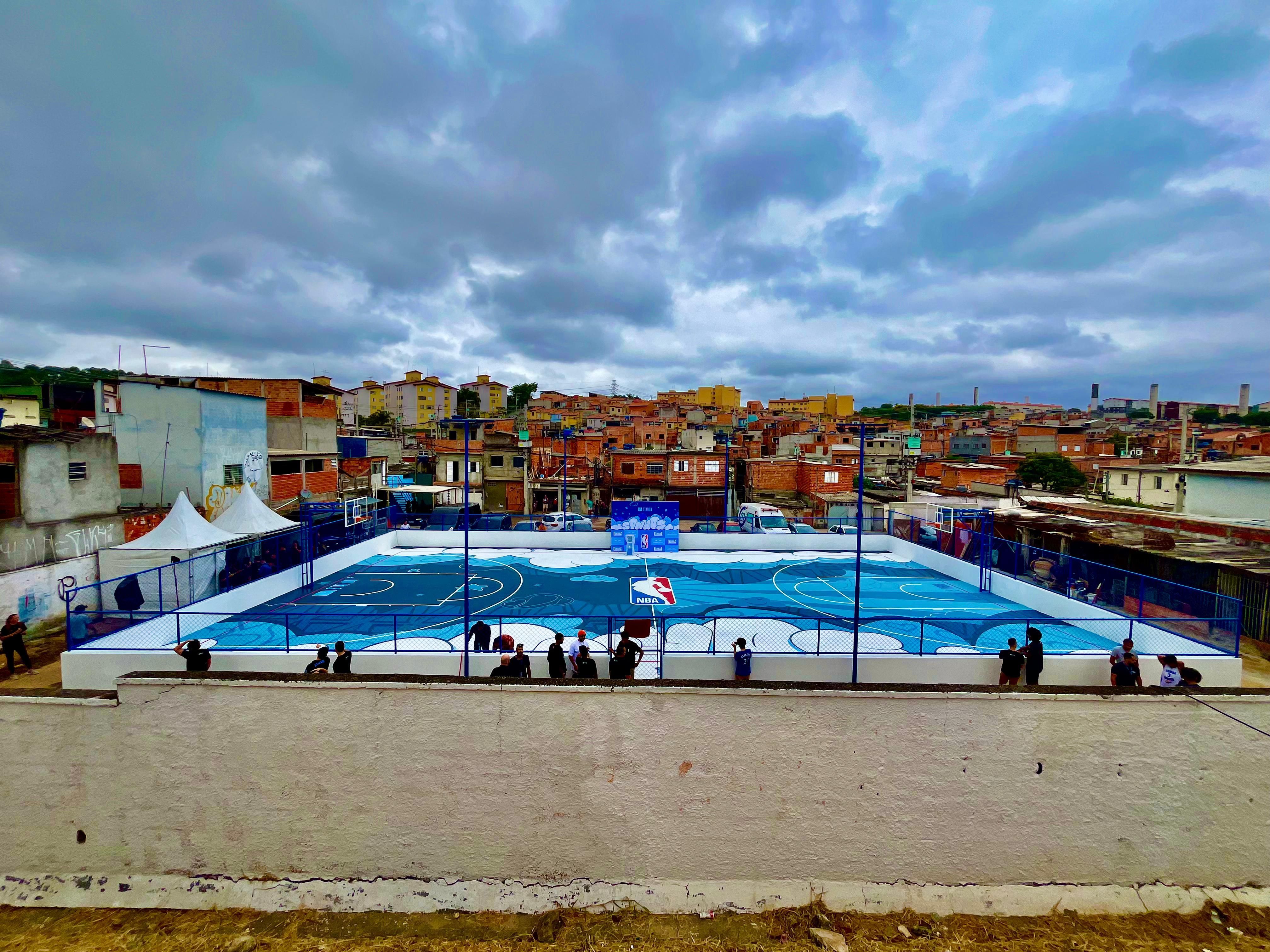Quadra está localizada no bairro Favela dos Sonhos, na cidade de Ferraz de Vasconcelos, em São Paulo / Divulgação/NBA Brasil