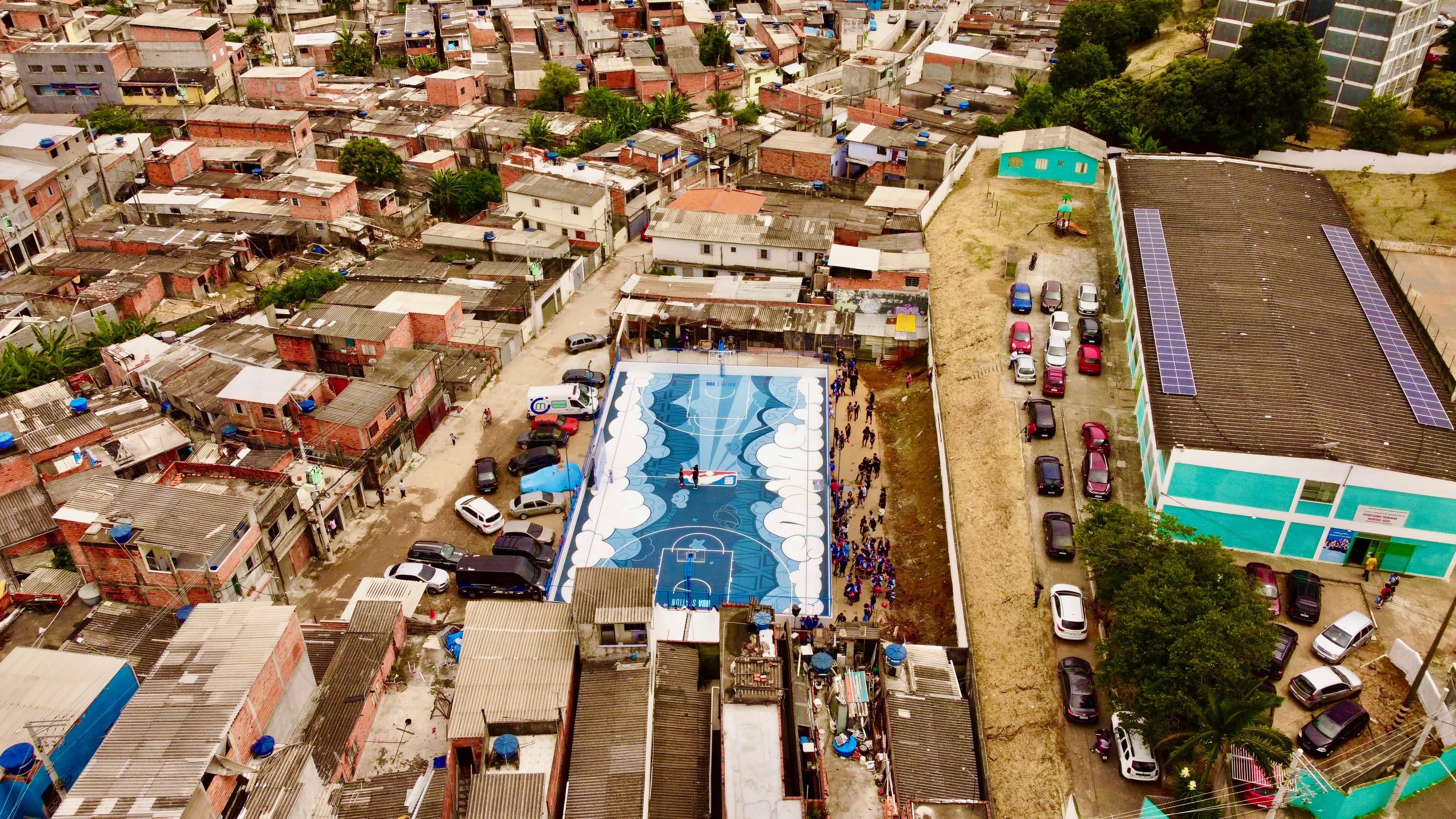 Quadra está localizada no bairro Favela dos Sonhos, na cidade de Ferraz de Vasconcelos, em São Paulo / Divulgação/NBA Brasil