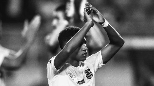 Rodrygo com a camisa do Santos