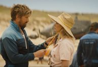 Emily Blunt fala sobre rivalidade de "Barbenheimer" e parceria com Ryan Gosling