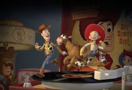 "Toy Story 5" vem aí? Tom Hanks faz mistério em estúdio de gravação
