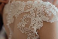 Planeja um casamento em 2024? Descubra as tendências de moda para noivas
