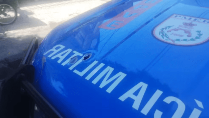 Marcas de tiro em carro da PM do Rio