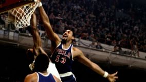 Wilt Chamberlain é o recordista com 100 pontos em um mesmo jogo