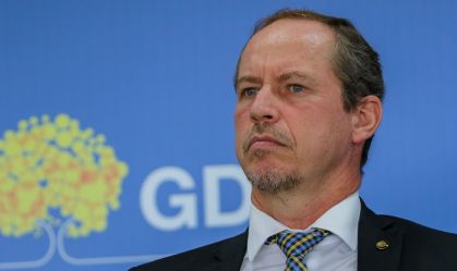 Brasília, DF 04/01/2024 O ministro interino da Justiça e Segurança Pública, Ricardo Cappelli, assina protocolo de segurança para o dia 8 de janeiro, que marca o primeiro ano dos atos antidemocráticos e ataques às sedes dos Três Poderes. Foram entr
