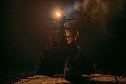 Míssil é lançado em operação militar no Iêmen