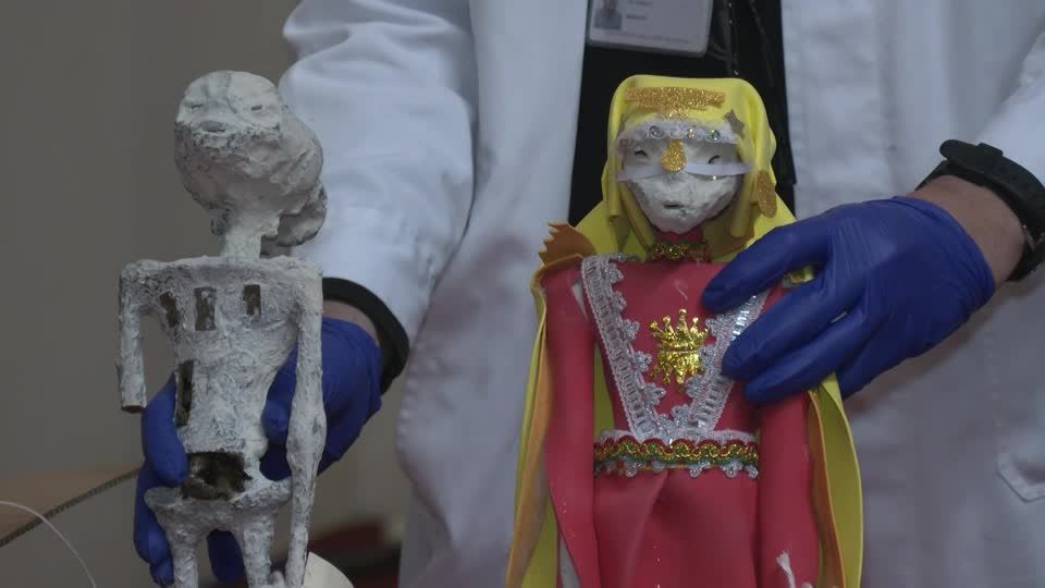 Cientistas do Peru confirmam que "múmias alienígenas" são bonecos feitos de ossos