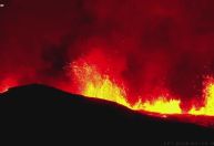Vulcão entra em erupção no sudoeste da Islândia