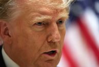 Trump deixa tribunal durante argumentos finais da defesa de E. Jean Carroll