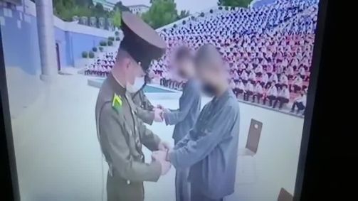 Adolescentes da Coreia do Norte pegam 12 anos de trabalhos forçados por assistirem K-pop