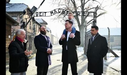 Elon Musk visita campo de concentração de Auschwitz