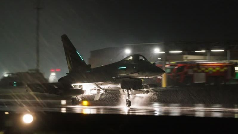 Reino Unido divulga fotos mostrando aeronaves usadas para atacar alvos Houthi