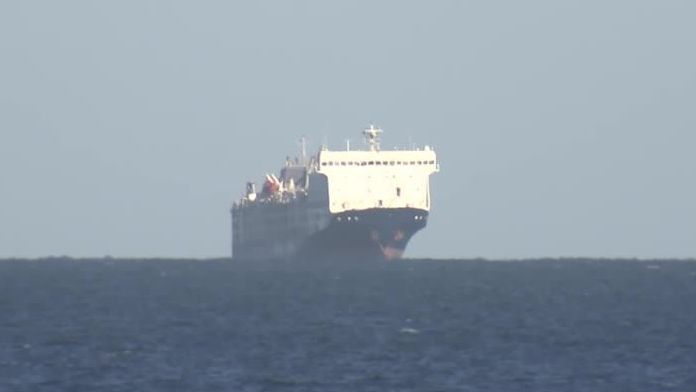 Navio que transportava cerca de 14 mil ovelhas e 2 mil bovinos abandonado na costa da Austrália