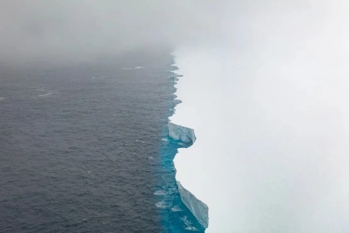 O iceberg A23a é atualmente o maior iceberg do mundo / Ian Strachan/Eyos Expeditions