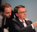 Bolsonaro pensa em lançar candidatura de Carlos ao Senado em 2026
