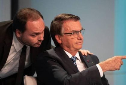 Carlos diz que ver Bolsonaro, mesmo que internado, é presente de Natal