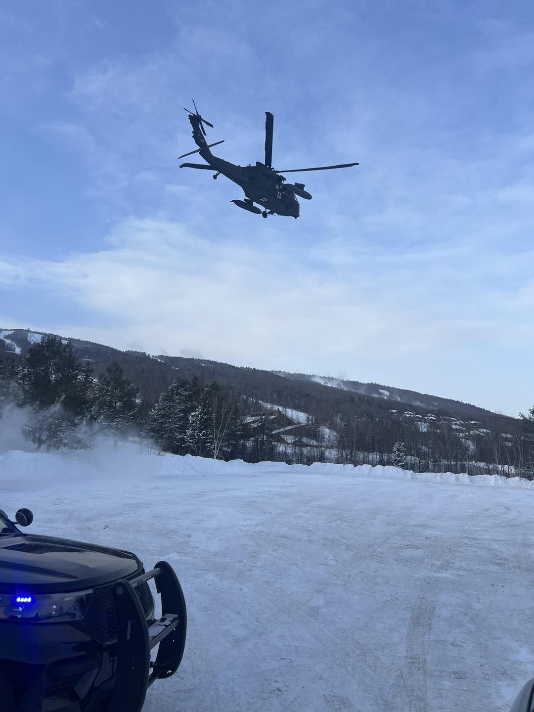 Helicóptero da Guarda Nacional tenta encontrar montanhista na neve / Divulgação: Departamento de Caça e Pesca de New Hampshire