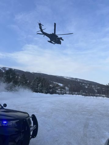 Helicóptero da Guarda Nacional tenta encontrar montanhista na neve / Divulgação: Departamento de Caça e Pesca de New Hampshire