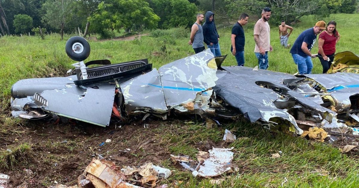 Queda de avião mata sete em MG
