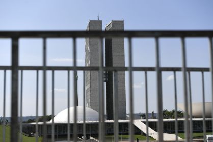 Grades instaladas na região do Congresso Nacional