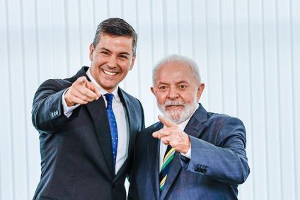 Os presidentes do Paraguai, Santiago Peña, e do Brasil, Luiz Inácio Lula da Silva, em encontro no Planalto