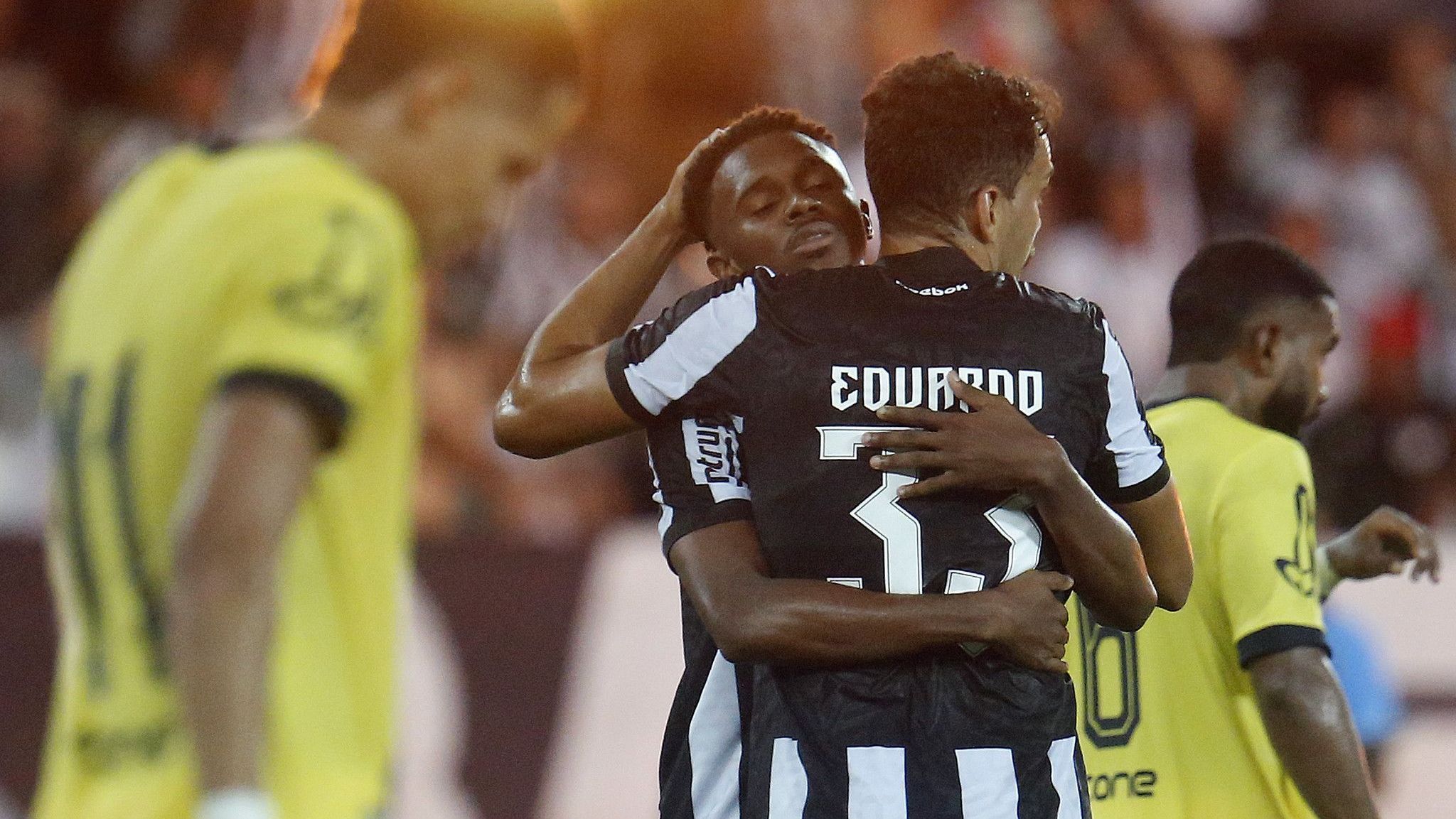 Jeffinho comemora o gol do Botafogo sobre o Madureira