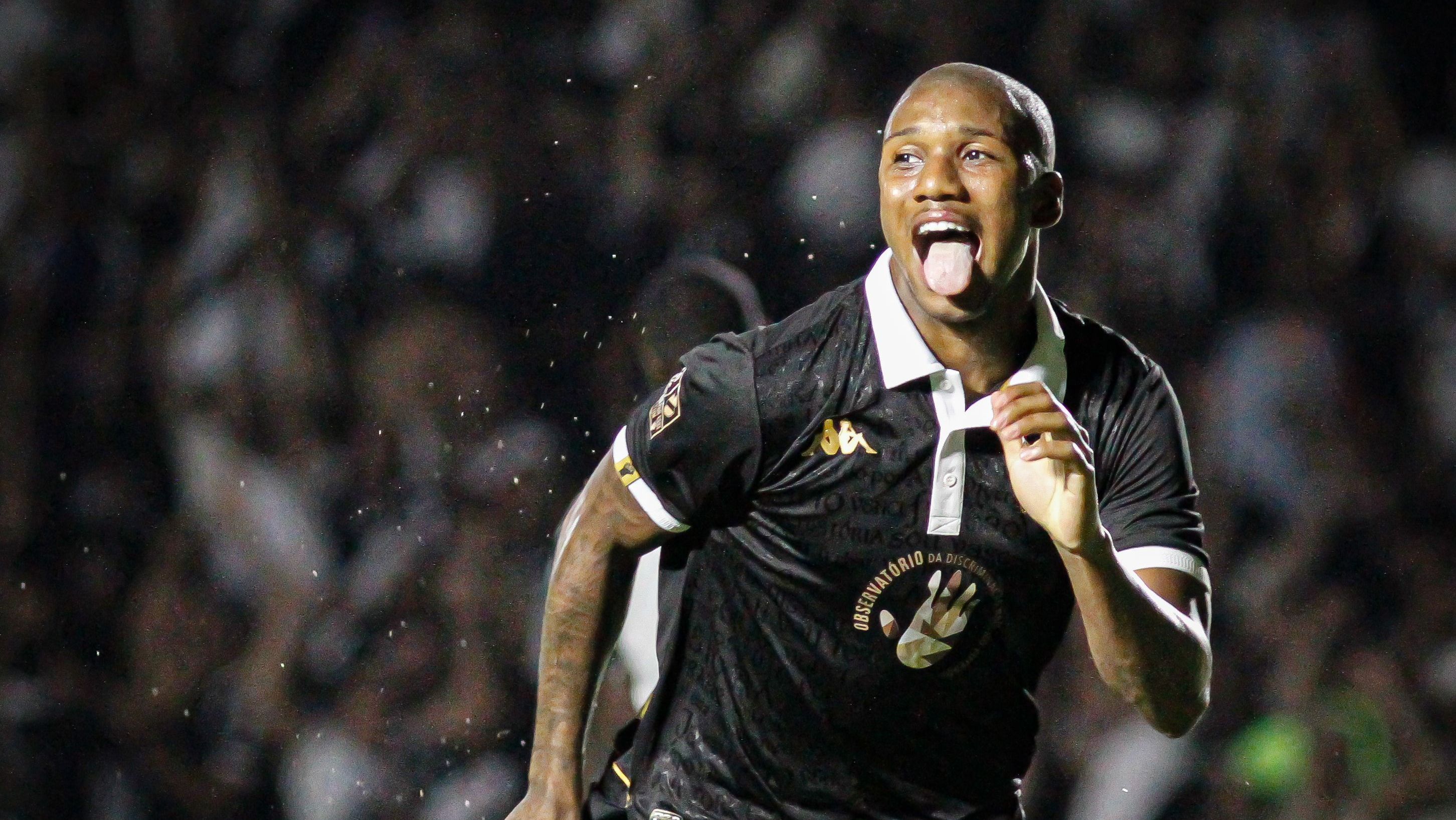 Leandrinho comemora gol marcado na estreia do Vasco no Campeonato Carioca