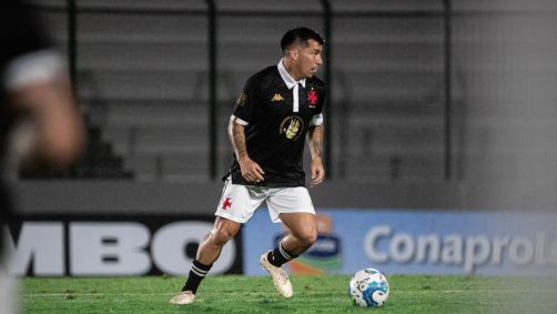 Medel em campo em amistoso do Vasco contra o San Lorenzo