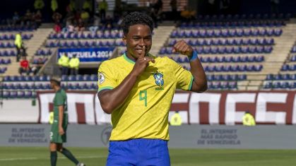 Endrick comemora gol da vitória do Brasil sobre a Bolívia no Pré-Olímpico