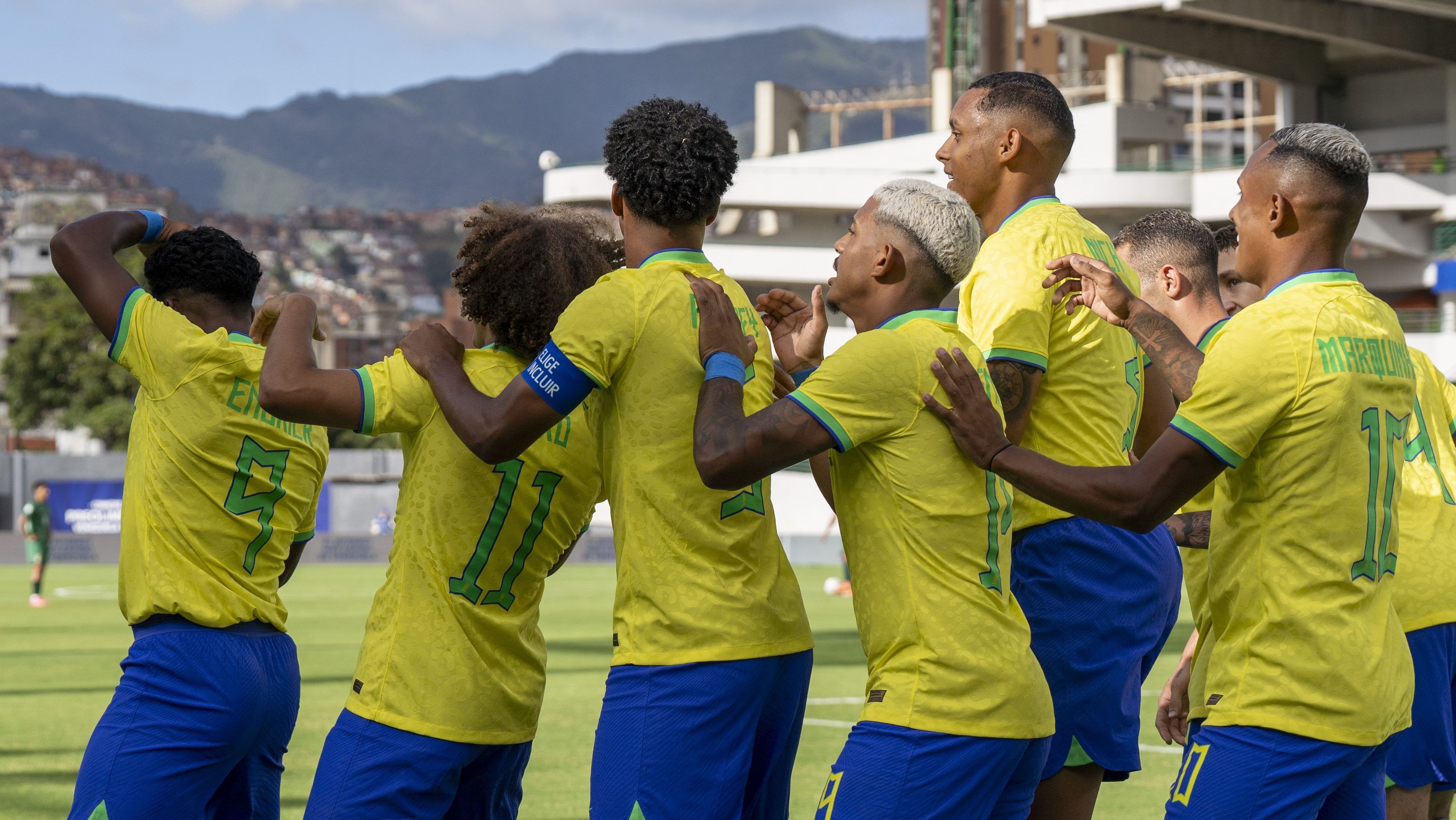 Seleção Brasileira comemora primeira vitória no torneio Pré-Olímpico contra a Bolívia