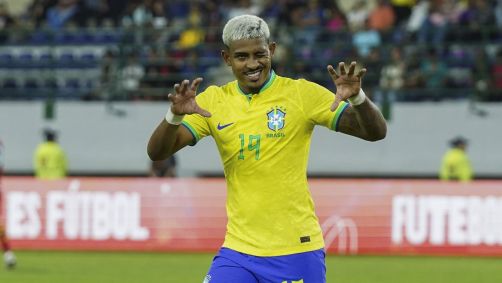 John Kennedy comemorando gol na vitória do Brasil sobre a Colômbia no Pré-Olímpico