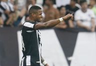 Botafogo vence o Sampaio Corrêa e assume liderança provisória do Carioca