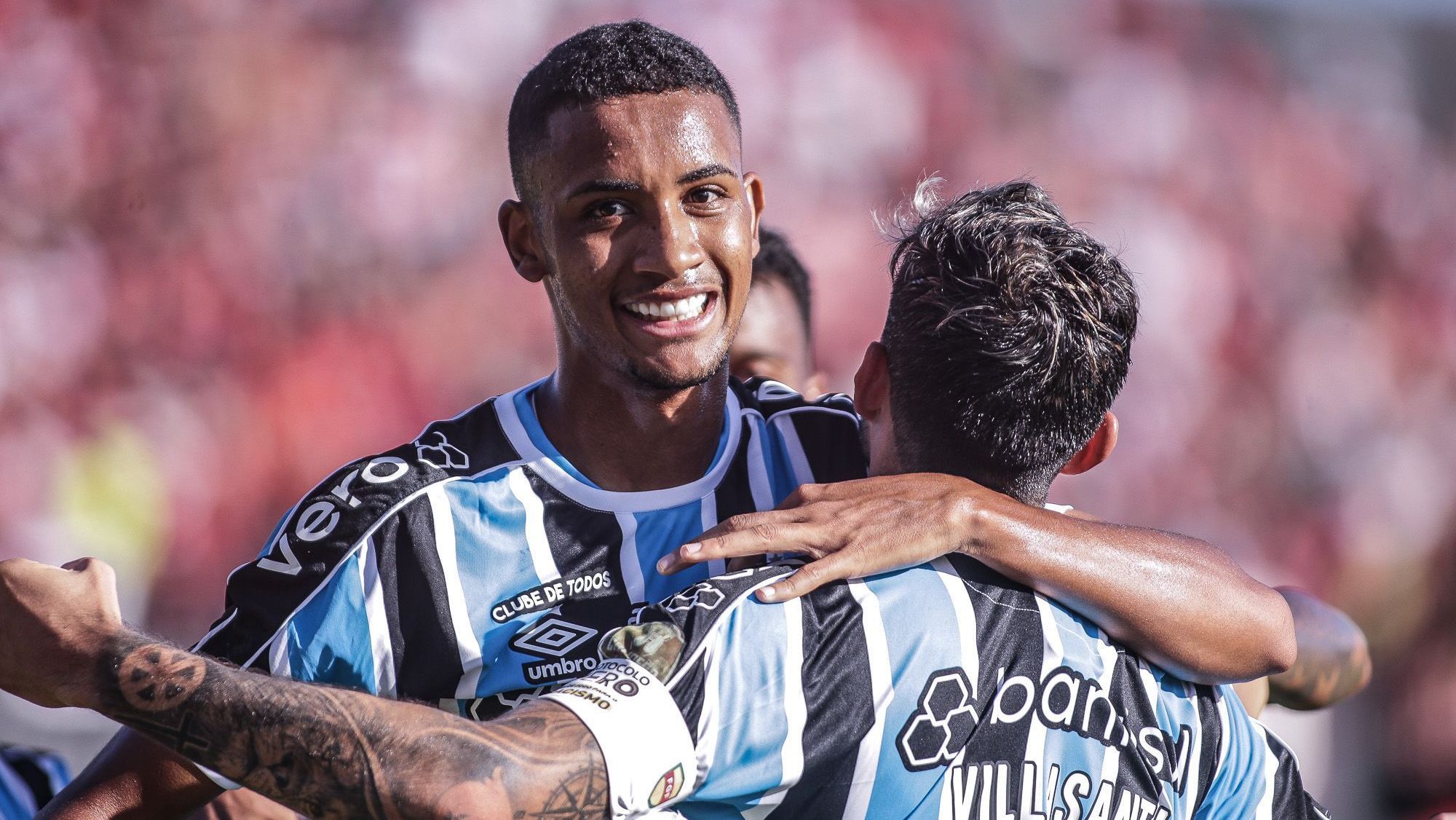 André comemorando o gol da vitória do Grêmio sobre o Brasil de Pelotas pelo Gaúcho